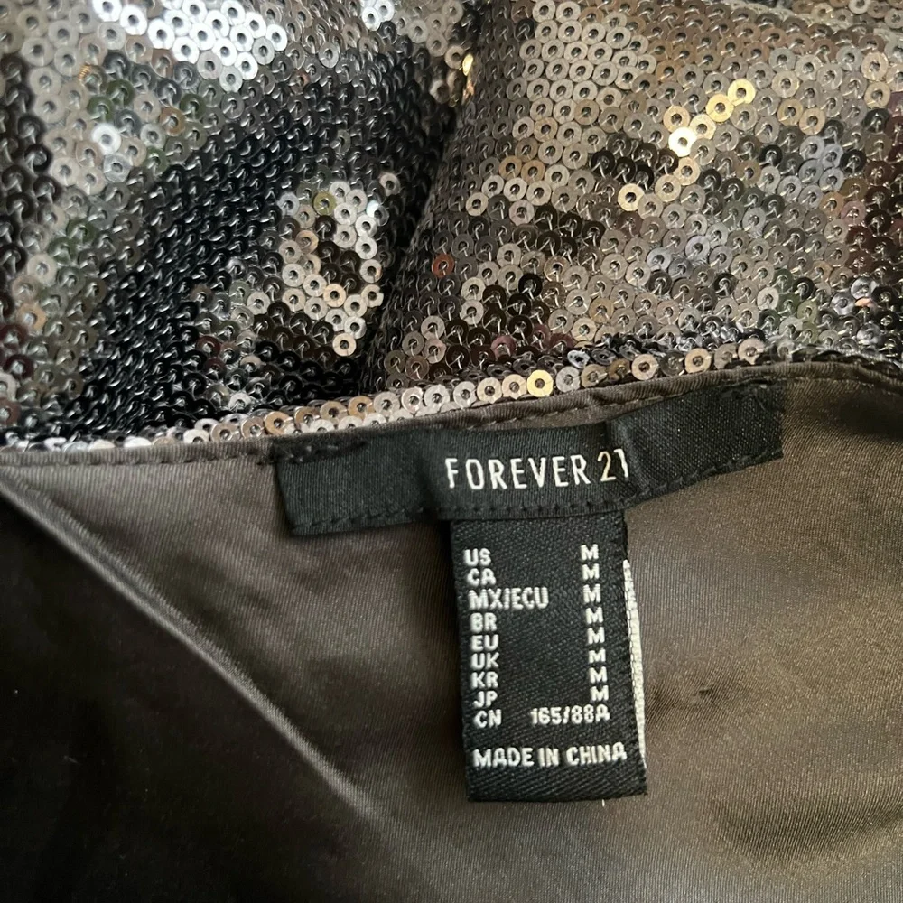 Forever 21 Metallic V-neck sequin dress – Size M - Picture 6 of 11